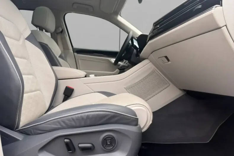 Volkswagen Touareg din 2021 cu 73.894 km - oferta VOL174797 - foto 5