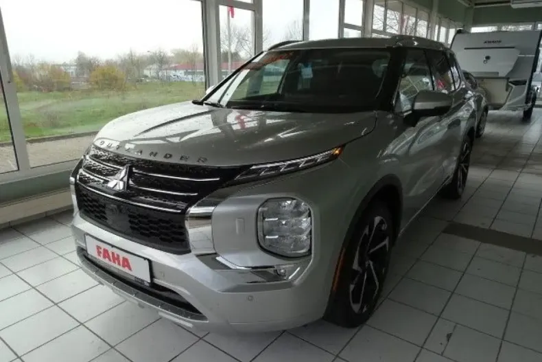 Mitsubishi Outlander din 2024 cu 33.000 km - oferta MIT174803 - foto 2