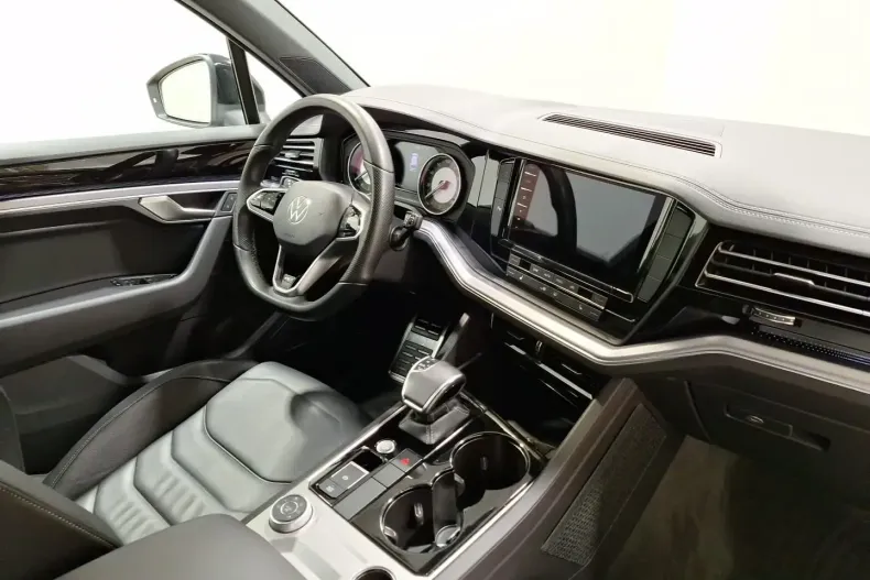 Volkswagen Touareg din 2021 cu 56.750 km - oferta VOL174808 - foto 11