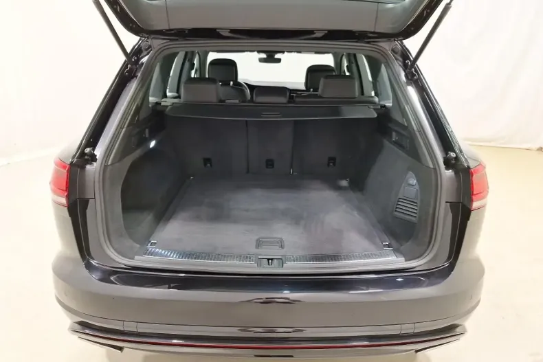 Volkswagen Touareg din 2021 cu 56.750 km - oferta VOL174808 - foto 14