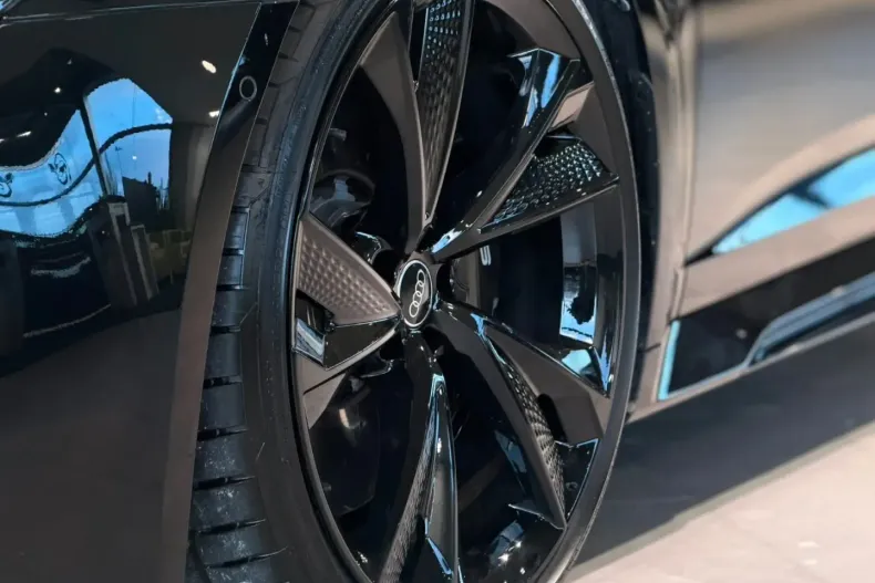 Audi RS6 din 2024 cu 2.698 km - oferta AUD174819 - foto 12