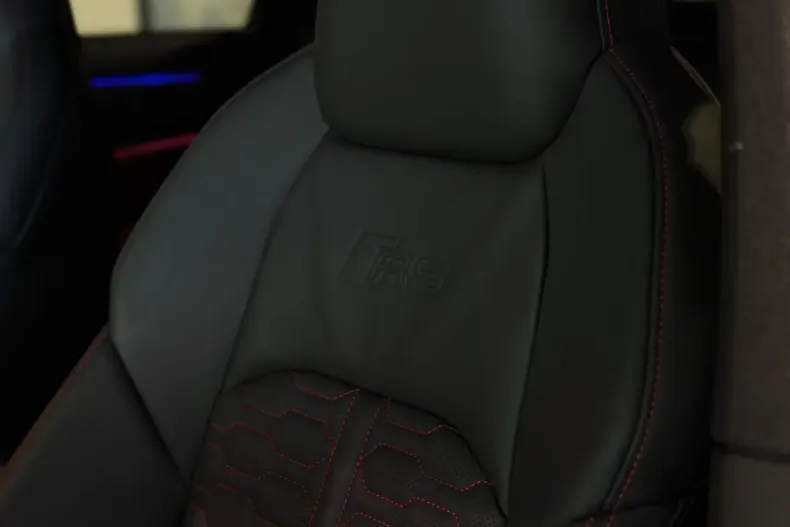 Audi RS6 din 2024 cu 2.698 km - oferta AUD174819 - foto 17