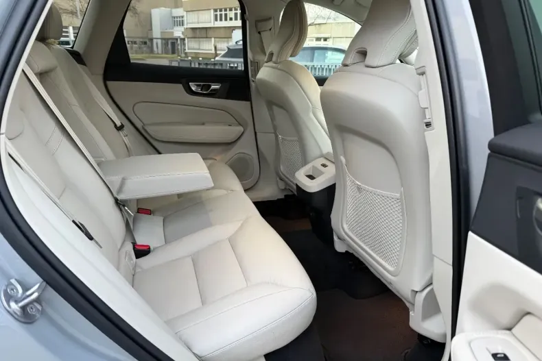 Volvo XC60 din 2024 cu 16.900 km - oferta VOL174825 - foto 15