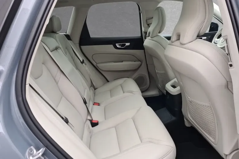 Volvo XC60 din 2022 cu 44.293 km - oferta VOL174828 - foto 6