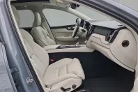 Volvo XC60 din 2022 cu 44.293 km - oferta VOL174829 - foto 3