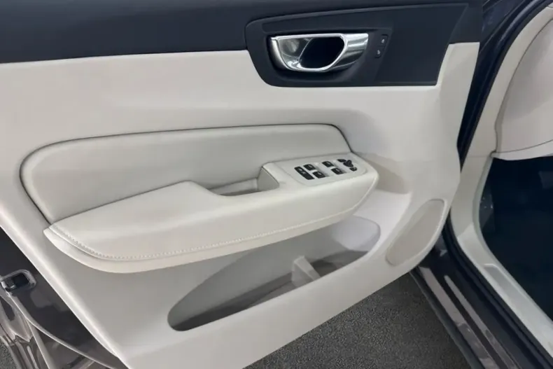 Volvo XC60 din 2024 cu 5.285 km - oferta VOL174830 - foto 15