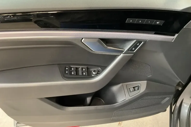 Volkswagen Touareg din 2023 cu 80.757 km - oferta VOL174850 - foto 14