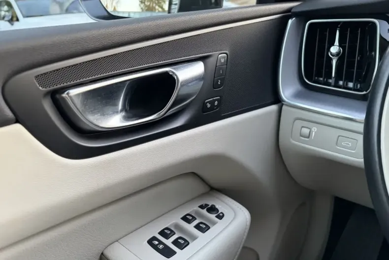 Volvo XC60 din 2022 cu 70.400 km - oferta VOL174851 - foto 29