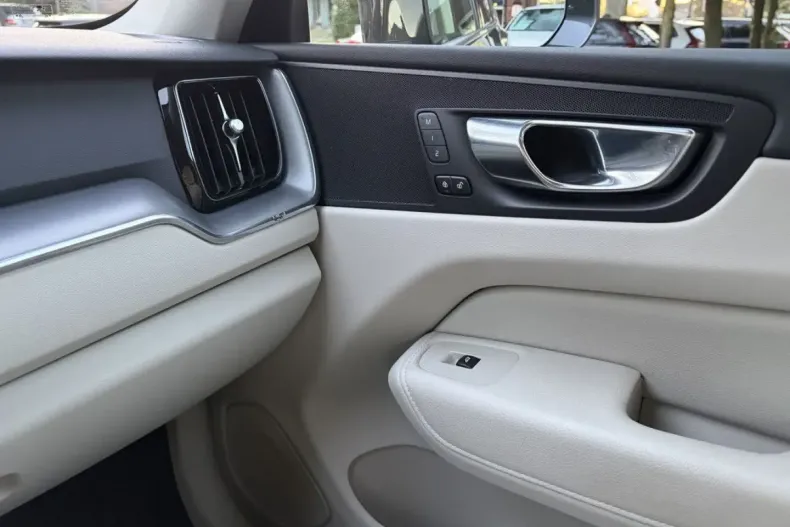 Volvo XC60 din 2022 cu 70.400 km - oferta VOL174851 - foto 30