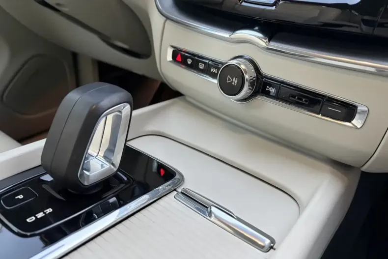 Volvo XC60 din 2022 cu 70.400 km - oferta VOL174851 - foto 33