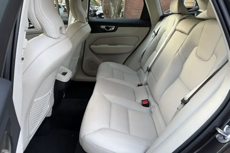 Volvo XC60 din 2022 cu 70.400 km - oferta VOL174851 - foto 35