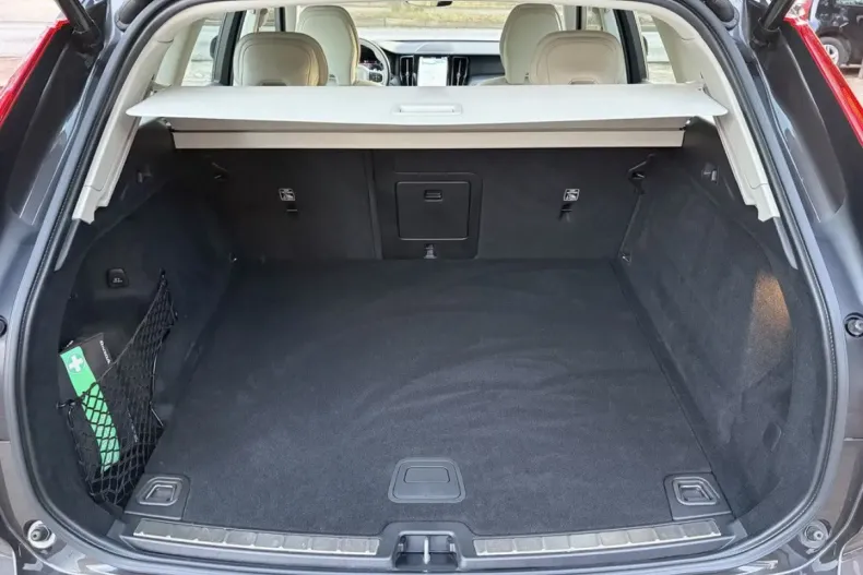 Volvo XC60 din 2022 cu 70.400 km - oferta VOL174851 - foto 38