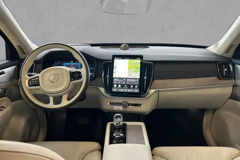 Volvo XC90 din 2025 cu 9.900 km - oferta VOL174854 - foto 4