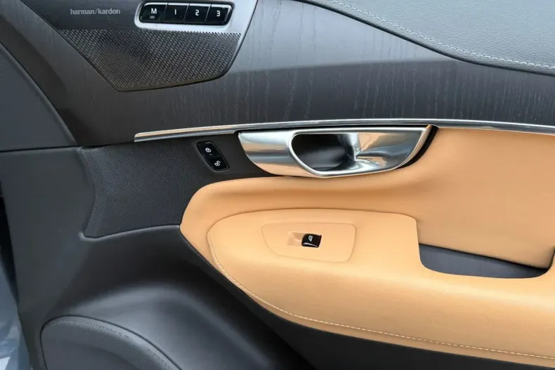 Volvo XC90 din 2022 cu 76.702 km - oferta VOL174857 - foto 32