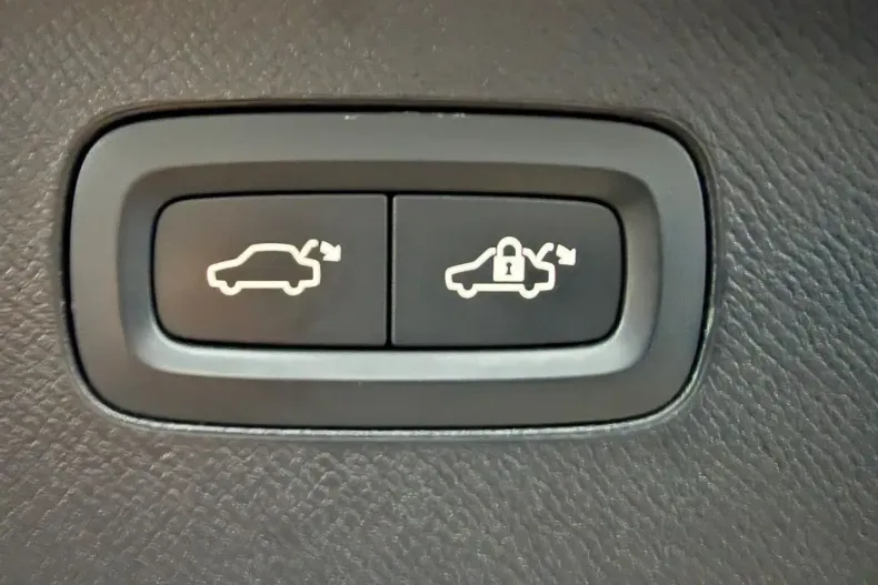 Volvo XC90 din 2022 cu 76.702 km - oferta VOL174857 - foto 37