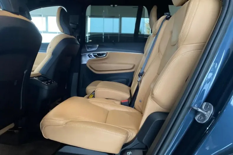 Volvo XC90 din 2023 cu 76.900 km - oferta VOL174858 - foto 9