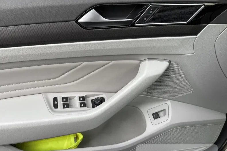 Volkswagen Passat Alltrack din 2022 cu 40.450 km - oferta VOL174864 - foto 11