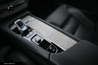 Volvo XC90 din 2022 cu 61.955 km - oferta VOL174866 - foto 25