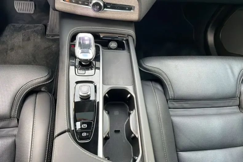 Volvo XC90 din 2023 cu 27.441 km - oferta VOL174869 - foto 18