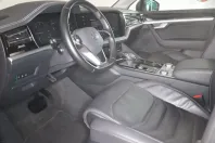 Volkswagen Touareg din 2022 cu 58.414 km - oferta VOL174875 - foto 3