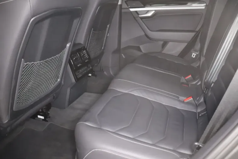 Volkswagen Touareg din 2022 cu 58.414 km - oferta VOL174875 - foto 8