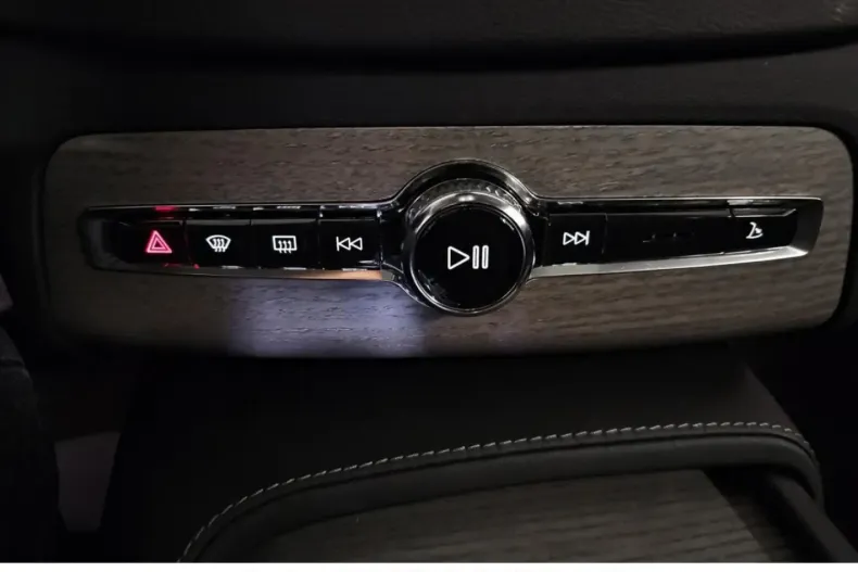 Volvo XC90 din 2022 cu 63.643 km - oferta VOL174876 - foto 29