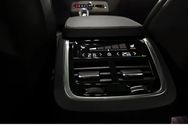 Volvo XC90 din 2022 cu 63.643 km - oferta VOL174876 - foto 31