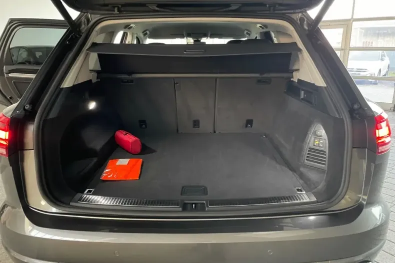 Volkswagen Touareg din 2023 cu 65.446 km - oferta VOL174877 - foto 12