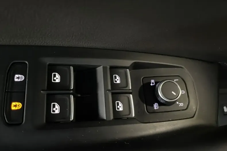 Volkswagen Touareg din 2023 cu 65.446 km - oferta VOL174877 - foto 17