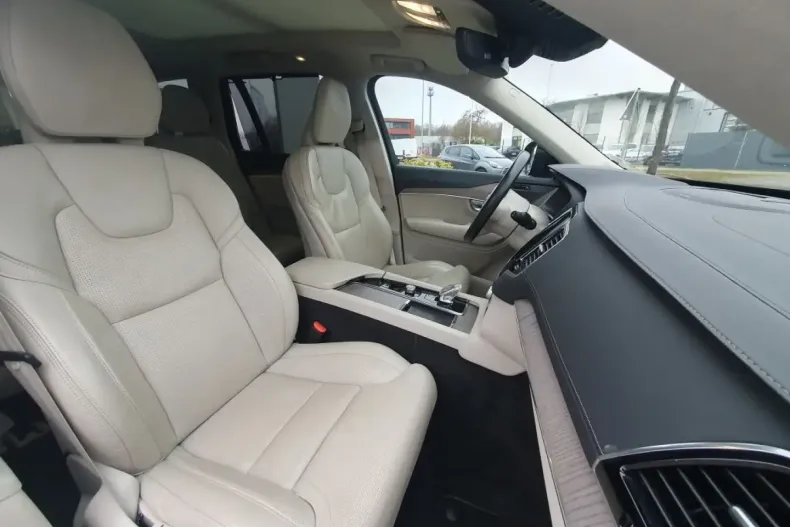 Volvo XC90 din 2022 cu 58.888 km - oferta VOL174880 - foto 11