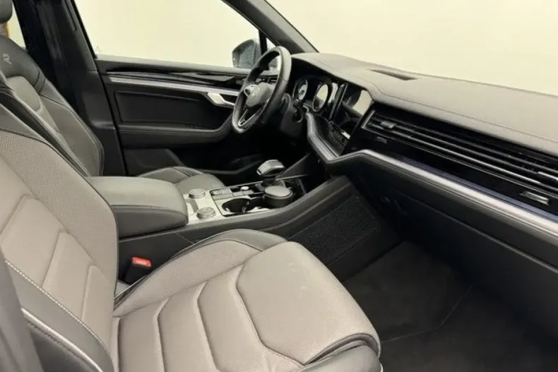 Volkswagen Touareg din 2021 cu 84.690 km - oferta VOL174881 - foto 3