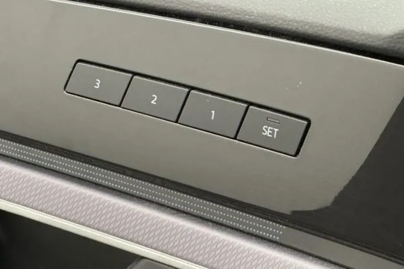 Volkswagen Touareg din 2021 cu 84.690 km - oferta VOL174881 - foto 6