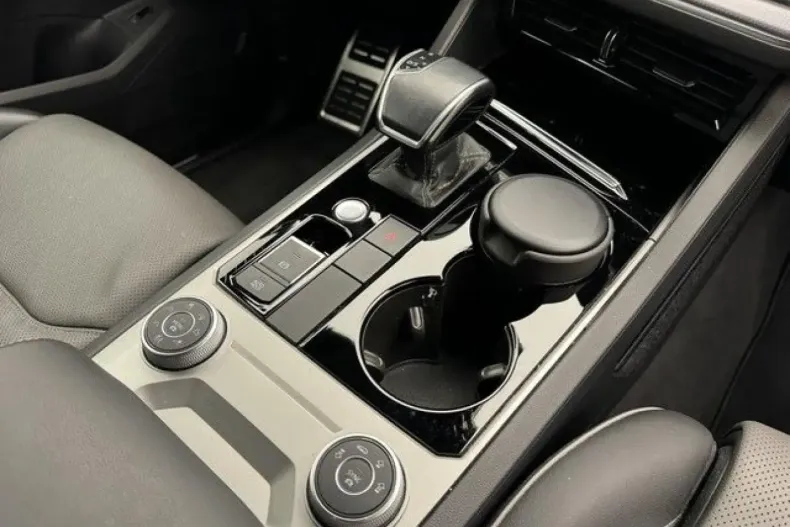 Volkswagen Touareg din 2021 cu 84.690 km - oferta VOL174881 - foto 7