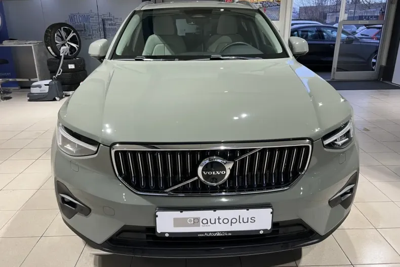 Volvo XC40 din 2022 cu 38.948 km - oferta VOL174882 - foto 3
