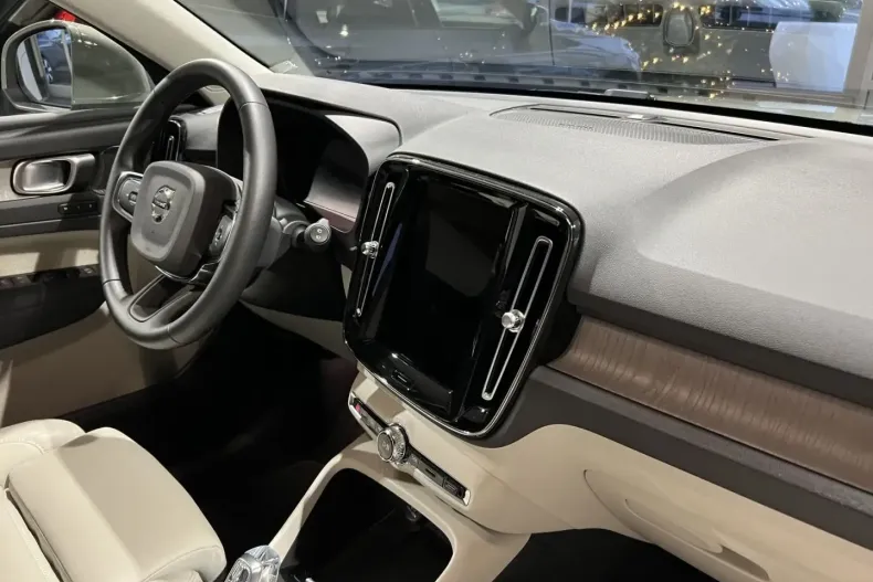 Volvo XC40 din 2022 cu 38.948 km - oferta VOL174882 - foto 12