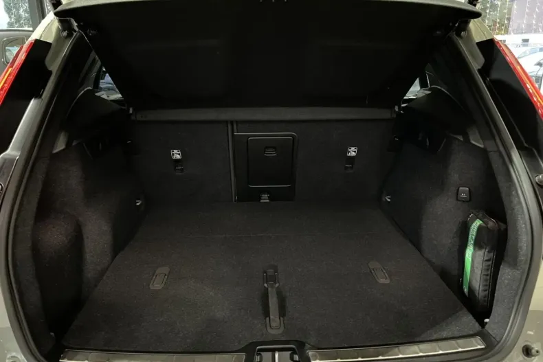 Volvo XC40 din 2022 cu 38.948 km - oferta VOL174882 - foto 14