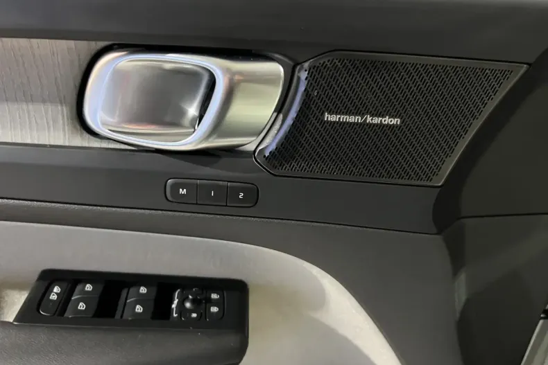 Volvo XC40 din 2022 cu 38.948 km - oferta VOL174882 - foto 18