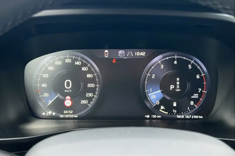 Volvo XC40 din 2021 cu 64.200 km - oferta VOL174888 - foto 9