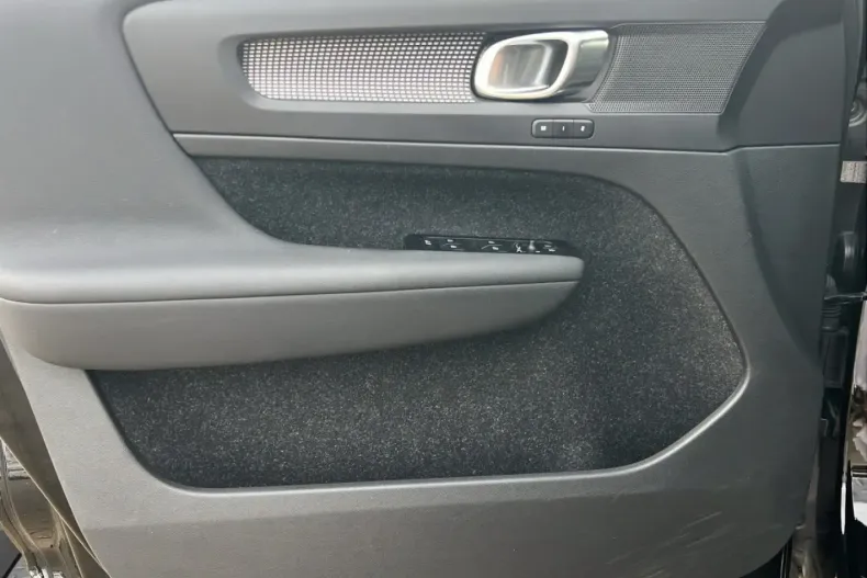 Volvo XC40 din 2021 cu 64.200 km - oferta VOL174888 - foto 13