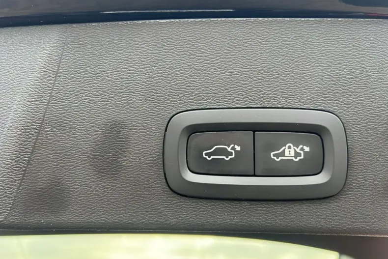 Volvo XC40 din 2021 cu 64.200 km - oferta VOL174888 - foto 19