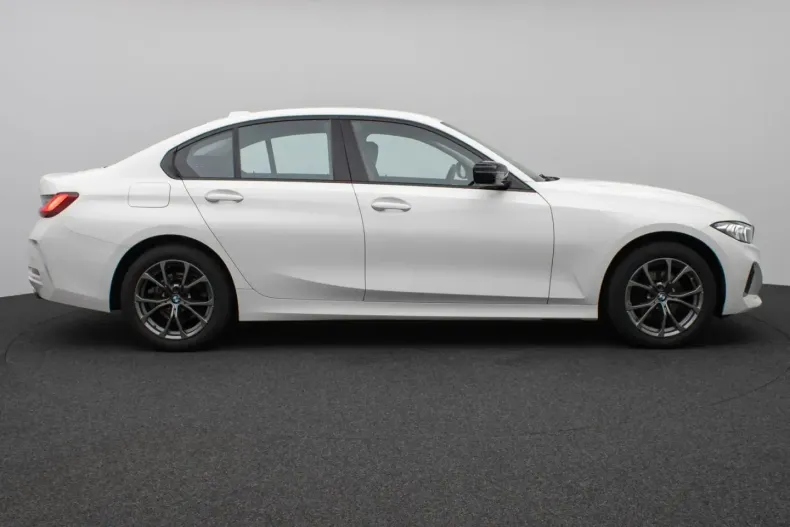 BMW 320 din 2022 cu 48.048 km - oferta BMW174904 - foto 4