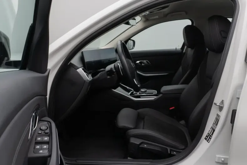 BMW 320 din 2022 cu 48.048 km - oferta BMW174904 - foto 18