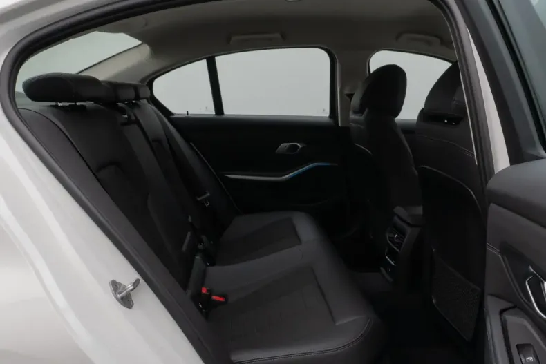 BMW 320 din 2022 cu 48.048 km - oferta BMW174904 - foto 24