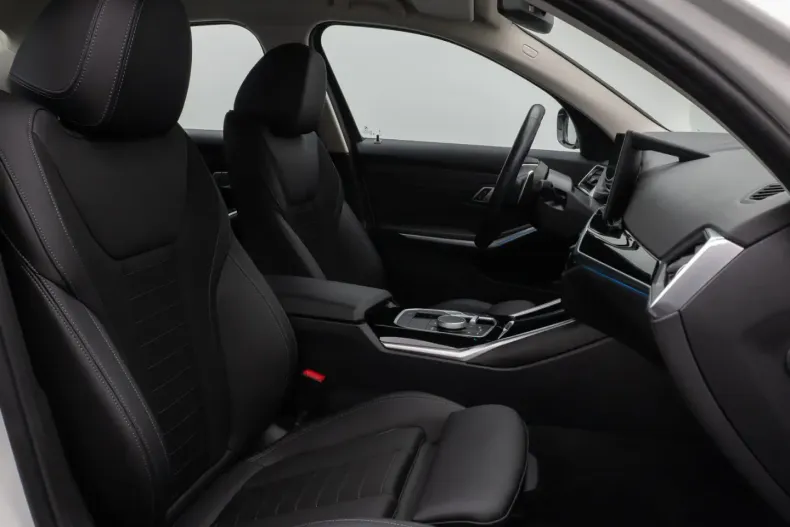 BMW 320 din 2022 cu 48.048 km - oferta BMW174904 - foto 33