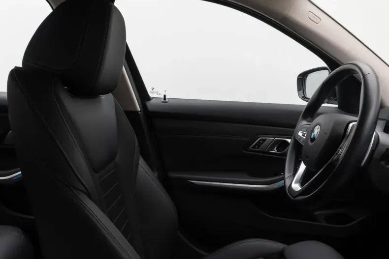 BMW 320 din 2022 cu 48.048 km - oferta BMW174904 - foto 34