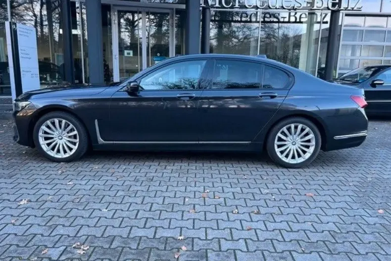 BMW 740 din 2021 cu 74.390 km - oferta BMW174922 - foto 4