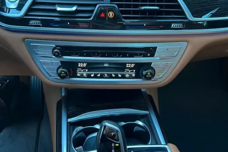 BMW 740 din 2021 cu 74.390 km - oferta BMW174922 - foto 10