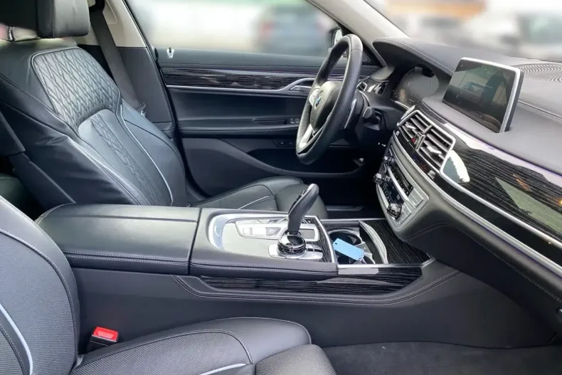 BMW 740 din 2022 cu 84.200 km - oferta BMW174923 - foto 3