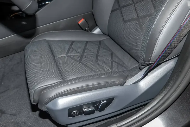 BMW 550 din 2026 cu 5 km - oferta BMW174948 - foto 8