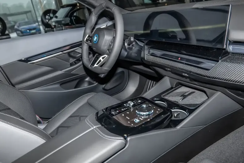 BMW 550 din 2026 cu 5 km - oferta BMW174948 - foto 10